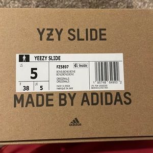 Yeezy slide in bone